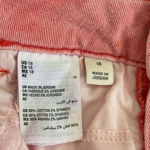 Style & Co Bermuda Short mid rise Size 18 Cherry Bliss color - Picture 7 of 7